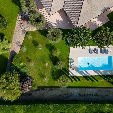 Villa Carini With 3000 Mq Garden & Heated Pool Кастелнуово дел Гарда Екстериор снимка