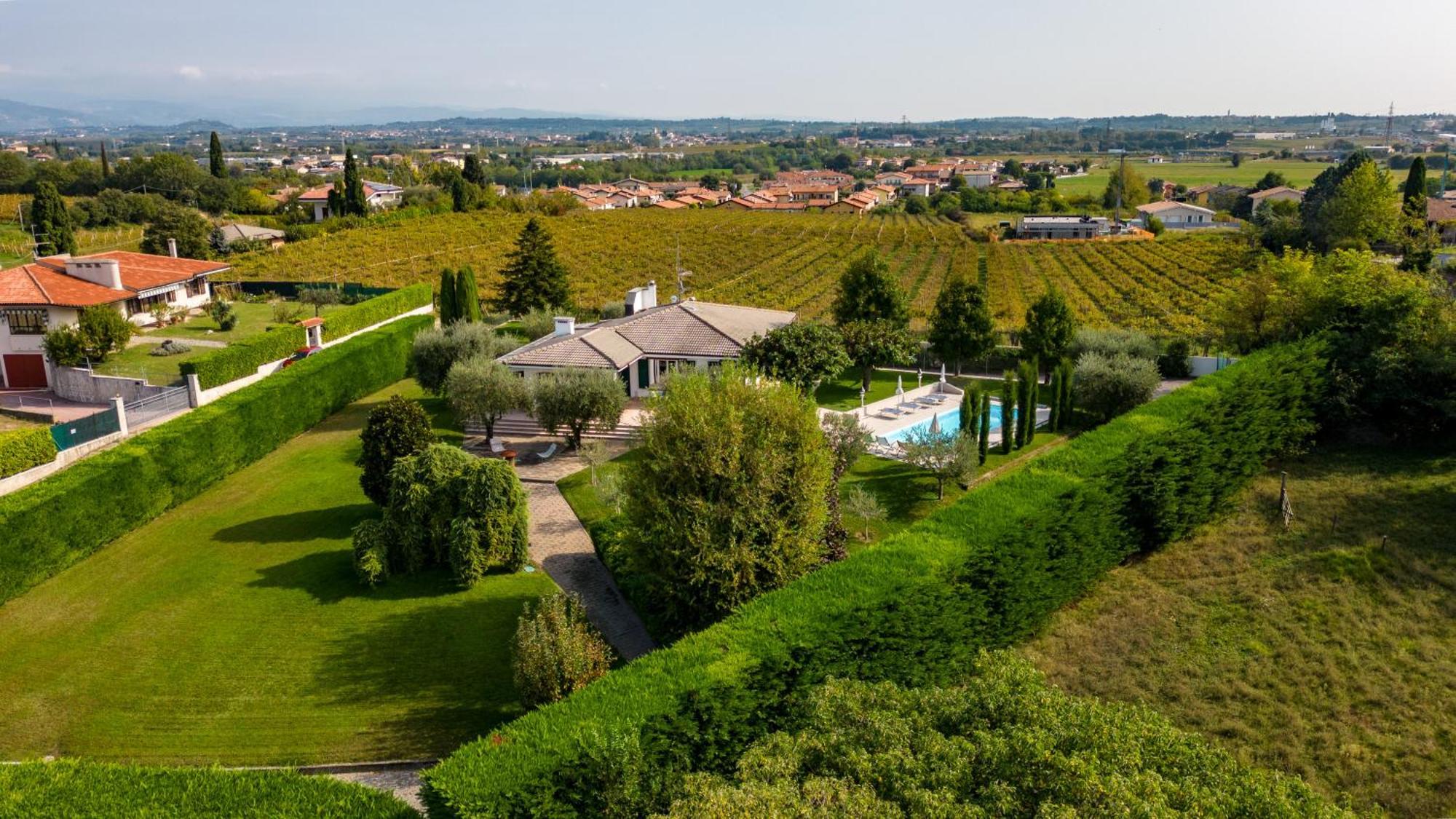Villa Carini With 3000 Mq Garden & Heated Pool Кастелнуово дел Гарда Екстериор снимка